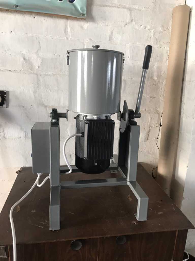 Измельчитель ножевой (для катализаторов) ПН-10  220В